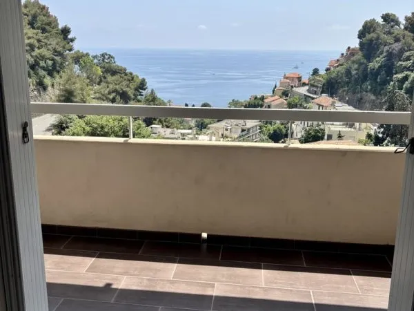 Roquebrune 2P , terrasse Sud, vue panoramique mer.