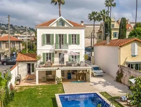 GOLFE-JUAN - VILLA AVEC PISCINE