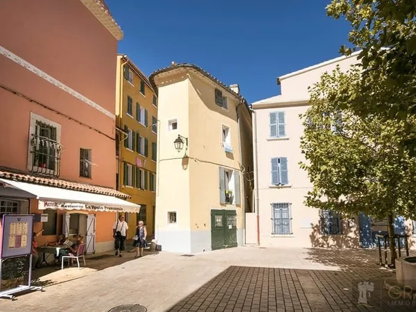 À vendre : Immeubles de Commerce et Appartements à Ollioules