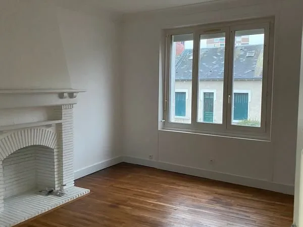Quartier saint Jean - 5mn de carrefour et 10 mn à pied de la gare de Châteauroux - libre de suite