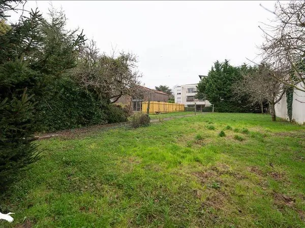 Terrain constructible 601 m²