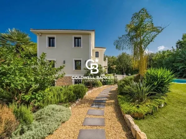 Villa contemporaine rénovée - Domaine sécurisé, plages à pied