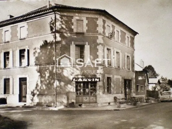 Bâtisse de caractère au coeur du village