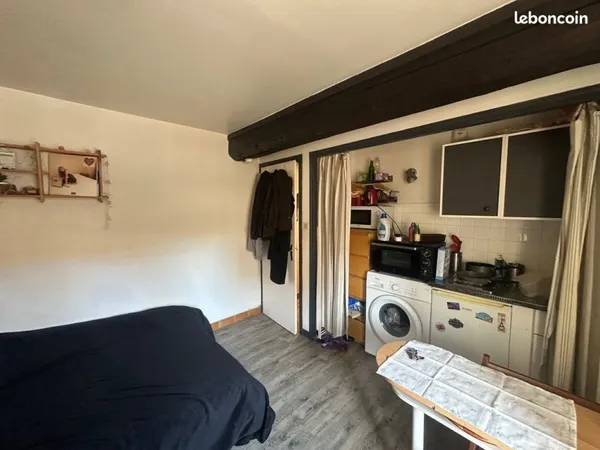 Lyon 2e carnot: studio au calme vendu libre