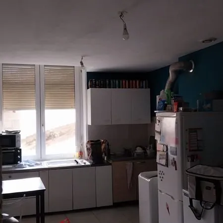 Grand appartement de type F2, hopital central, petite copropriété