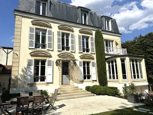 Maison bourgeoise 285 m2 en plein centre