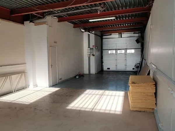 Local d'activité 160 m²