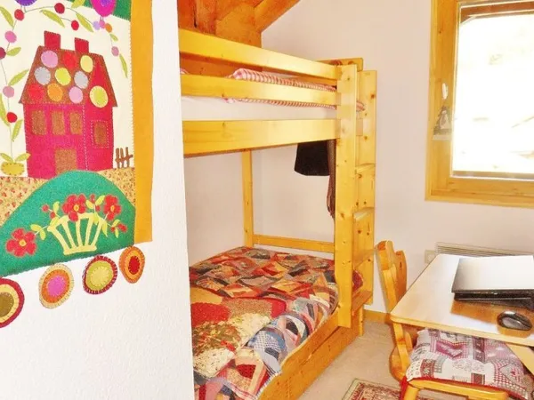 RARE A SAMOENS : 3 PIECES A DEUX PAS DU CENTRE DU VILLAGE