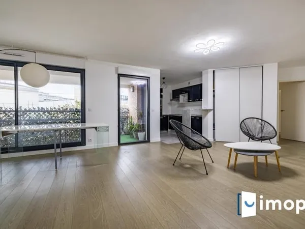 3 pièces lumineux avec balcon et parkings à 3 min du Tram T6