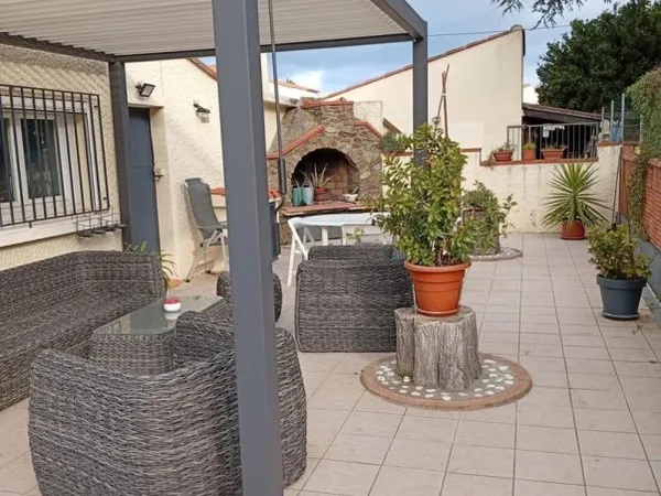 Rare au centre ville de Saint Laurent de la Salanque, villa