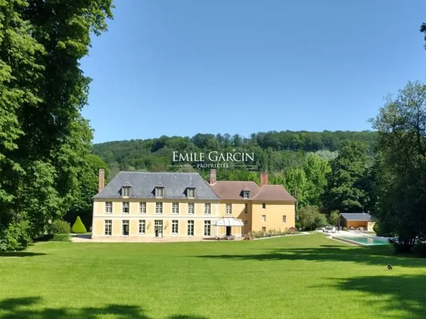 À louer - Château XVIIème sur parc de 3.5 hectares.