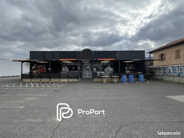 Local commercial 850 m² Aubière