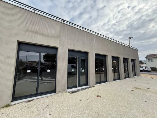 A LOUER - LOCAL COMMERCIAL DE 55m2 AU COEUR DU TEICH DANS UNE RESIDENCE NEUVE
