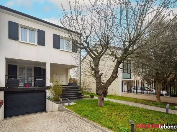 Maison Individuelle au NOUVEAU BEZONS - En Bon état