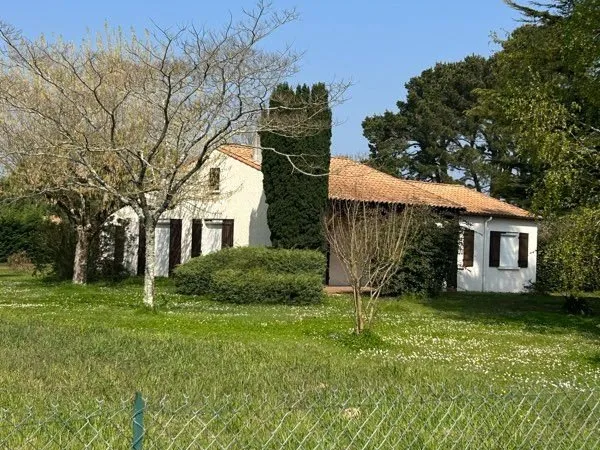 Maison 115 m2 plus double garage et cuisine d'été le tout 1350 m2