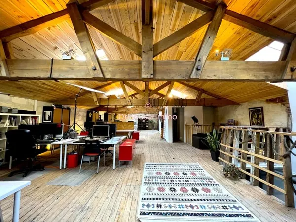 Bâtiment - Hangar - immeuble de 380 m² sur deux niveaux