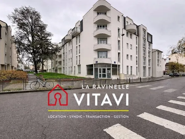 À deux pas de l'IUT Charlemagne : studio 33m2 avec parking e