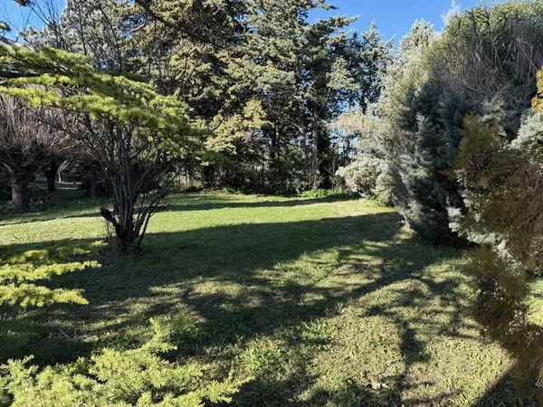 BEAU TERRAIN VIABILISÉ DE 527 M2