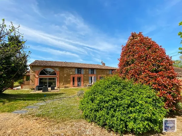Maison 7 pièces 300 m²