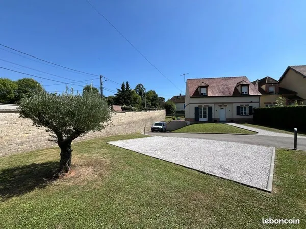 Maison familiale lumineuse avec jardin