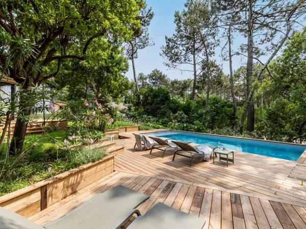 VILLA « MORAVA » AVEC PISCINE CHAUFFÉE, AU CALME, PROCHE DU BASSIN AU CAP FERRET - CAPACITÉ 10 PERSO