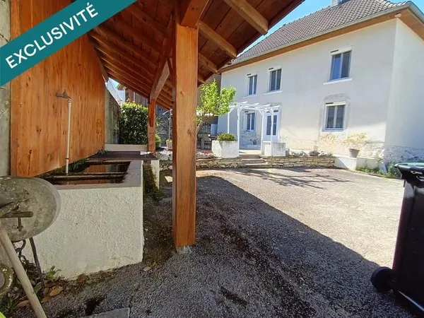 Maison atypique avec grande dépendance