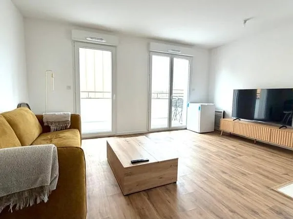 Grand Studio neuf avec balcon à 20 min de Châtelet