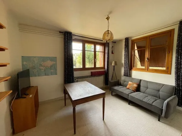 T2 de 65 m² en rez-de-chaussée de villa ? Terrasse, parking,