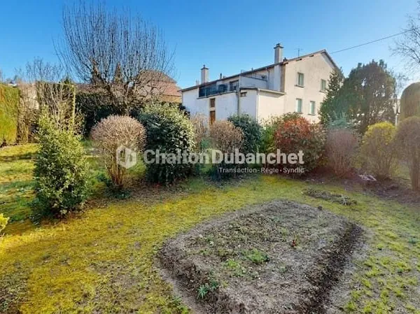 SAINT DENIS DE CABANNE - Maison à rafraîchir 213 m², fort potentiel