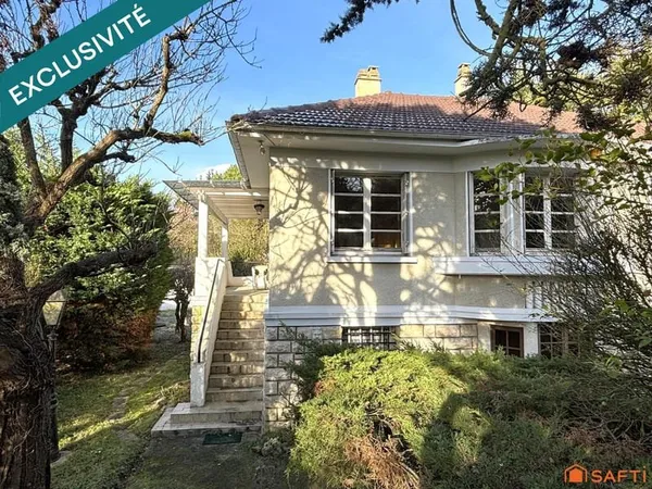 Maison à rénover avec jardin bucolique proche toutes commodités