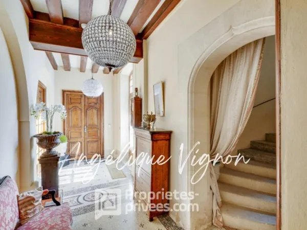 Appartement d'exception avec piscine dans Château 380 000