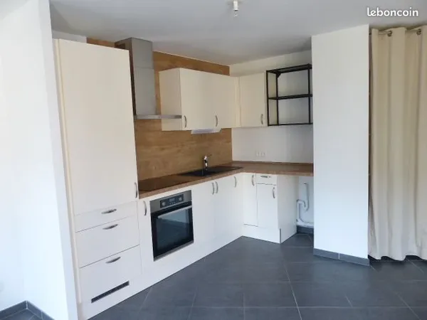 Appartement F3 61m² METZ QUEULEU cuisine équipée + balcon + garage fermé