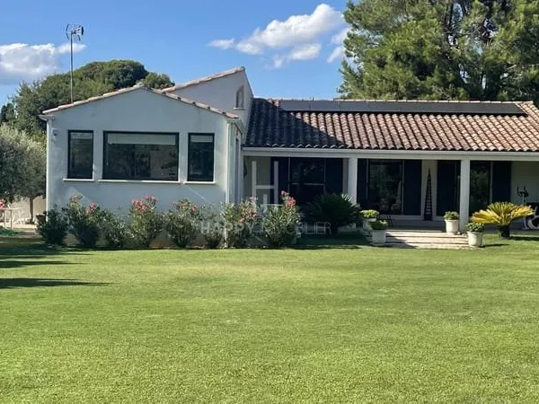 Arles, quartier résidentiel, Maison moderne de plain pied avec gite indépendant