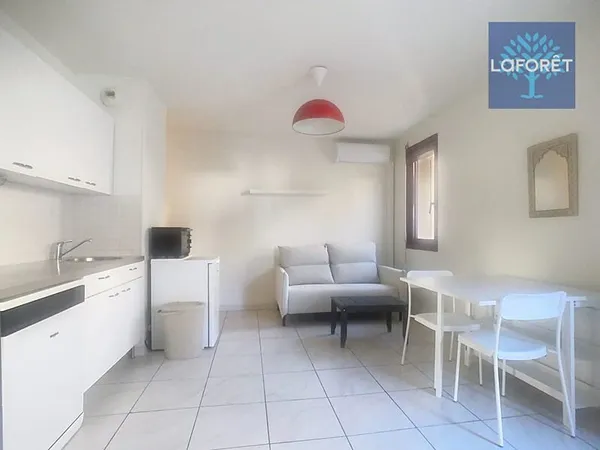 T2 AVEC TERRRASSE + CAVE - CENTRE VILLE - 32m2