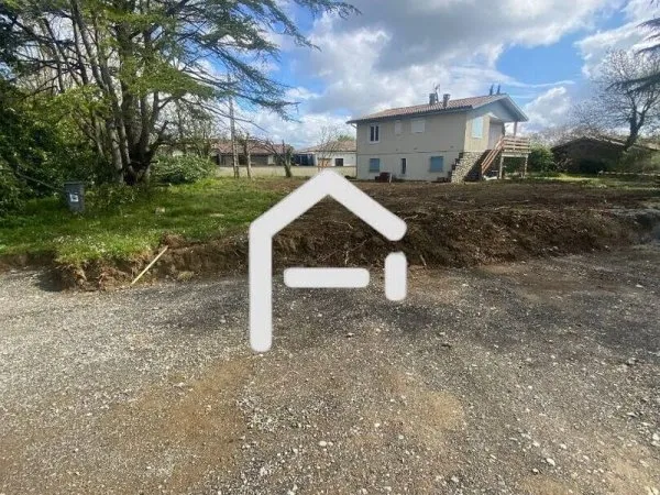 Terrain 684 m²