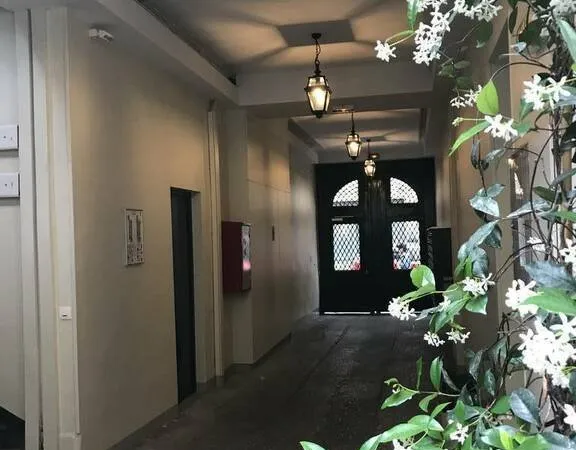Bureau et espace de travail Location Paris   380€