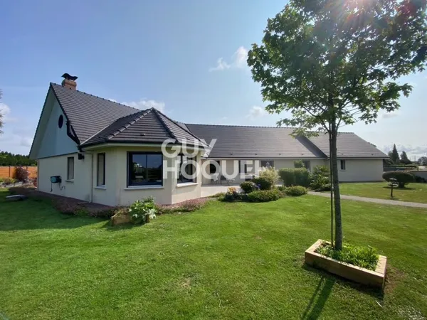 MAISON À VENDRE DE 12 PIÈCES DE 310,00 M²