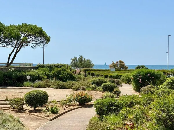 Appartement dernier étage ascenseur Sète 1 pièce 26 m2+ parking