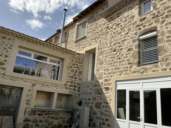 Maison d'environ 200m2 4 chambres jardin garage dépendances