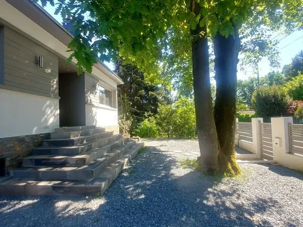 Maison - 8 pièces -190m²