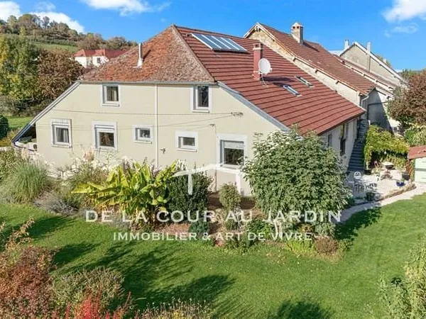 Demeure de charme au coeur du vignoble jurassien