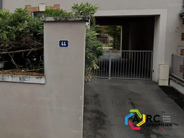 A LOUER - Parking à Orléans