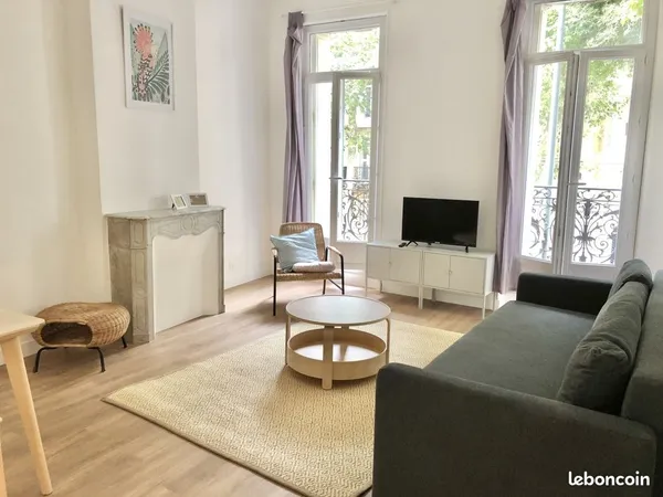 Superbe T3 rénové et meublé de 66m² type haussmannien sur le Boulevard Chave 13005