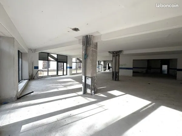 Local commercial 379 m²
