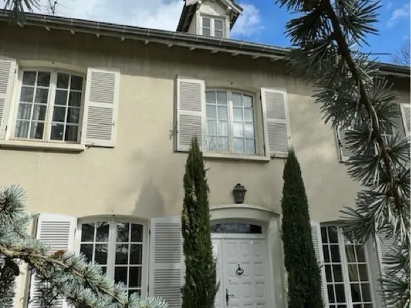 Monistrol sur Loire (43120) ...propriété de caractère 330m2 395000