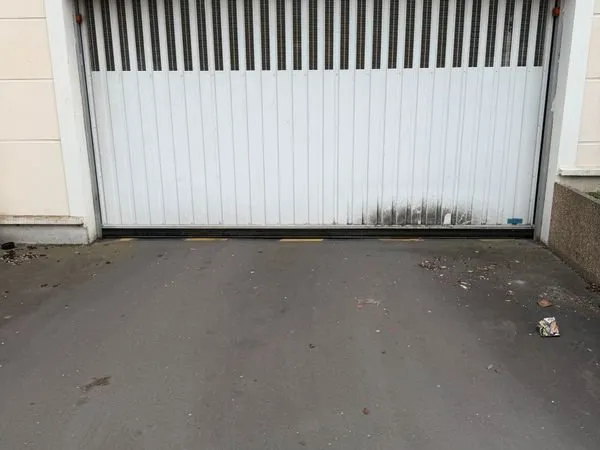 Box sécurisé parking - Proche Roissy CDG - Citadine / Berline - tarif avantageux