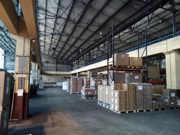 LOCATION - Locaux INDUSTRIE / STOCKAGE - 3.640m2 développés