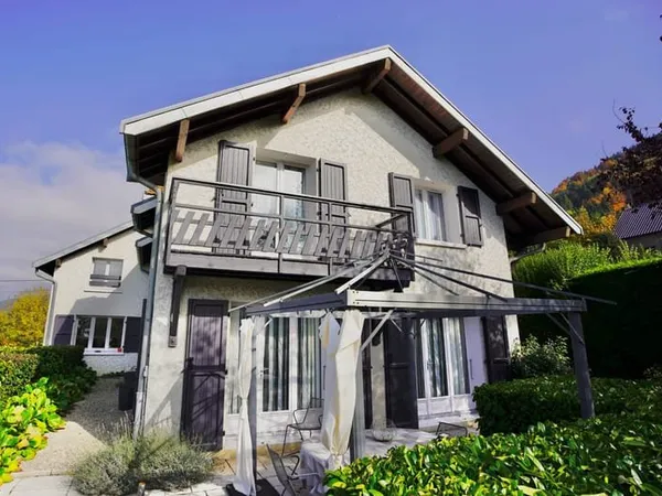 VILLA D'EXCEPTION À VAULNAVEYS-LE-BAS SECTEUR MONTCHAFFREY