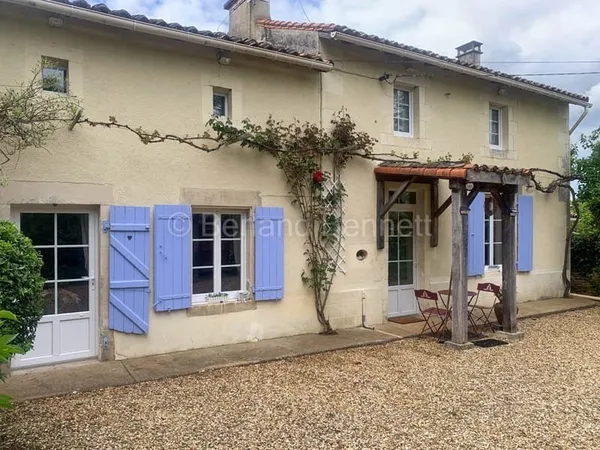 Maison en pierres avec belle grange et terrain
