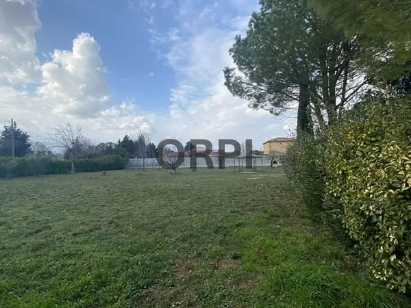 Terrain 3700 m²